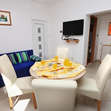 In With Balcony, Air Conditioning, Wifi, Washing Machine Appartamento