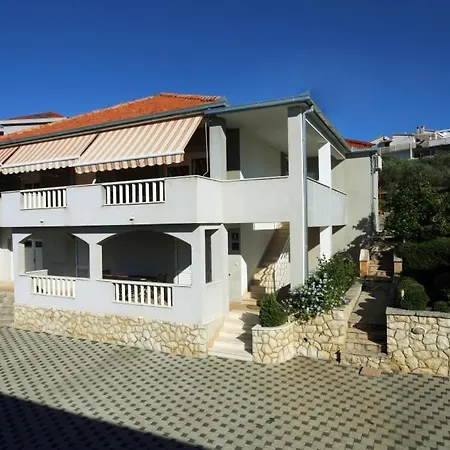 In With Balcony, Air Conditioning, Wifi, Washing Machine *