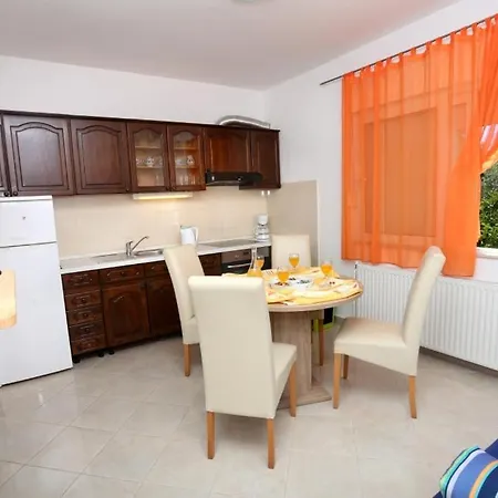 In With Balcony, Air Conditioning, Wifi, Washing Machine Appartamento