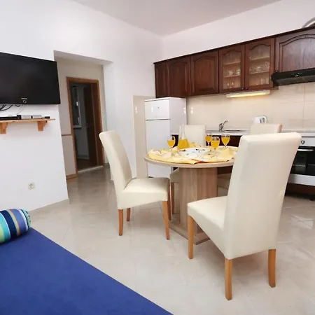 In With Balcony, Air Conditioning, Wifi, Washing Machine Appartamento Traù