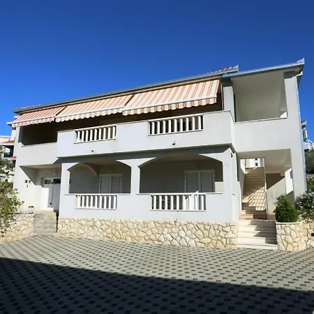 In With Balcony, Air Conditioning, Wifi, Washing Machine *